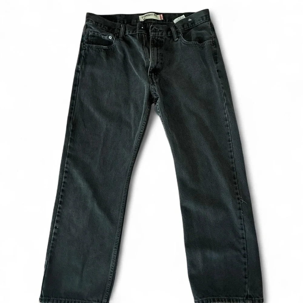 Preowned 2011 Black Levi's 505 straight fit denim jeans. 36